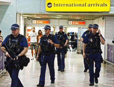 ΕΚΤΑΚΤΟ: Εντοπίστηκε ύποπτο πακέτο στο αεροδρόμιο του Χίθροου (φωτό)